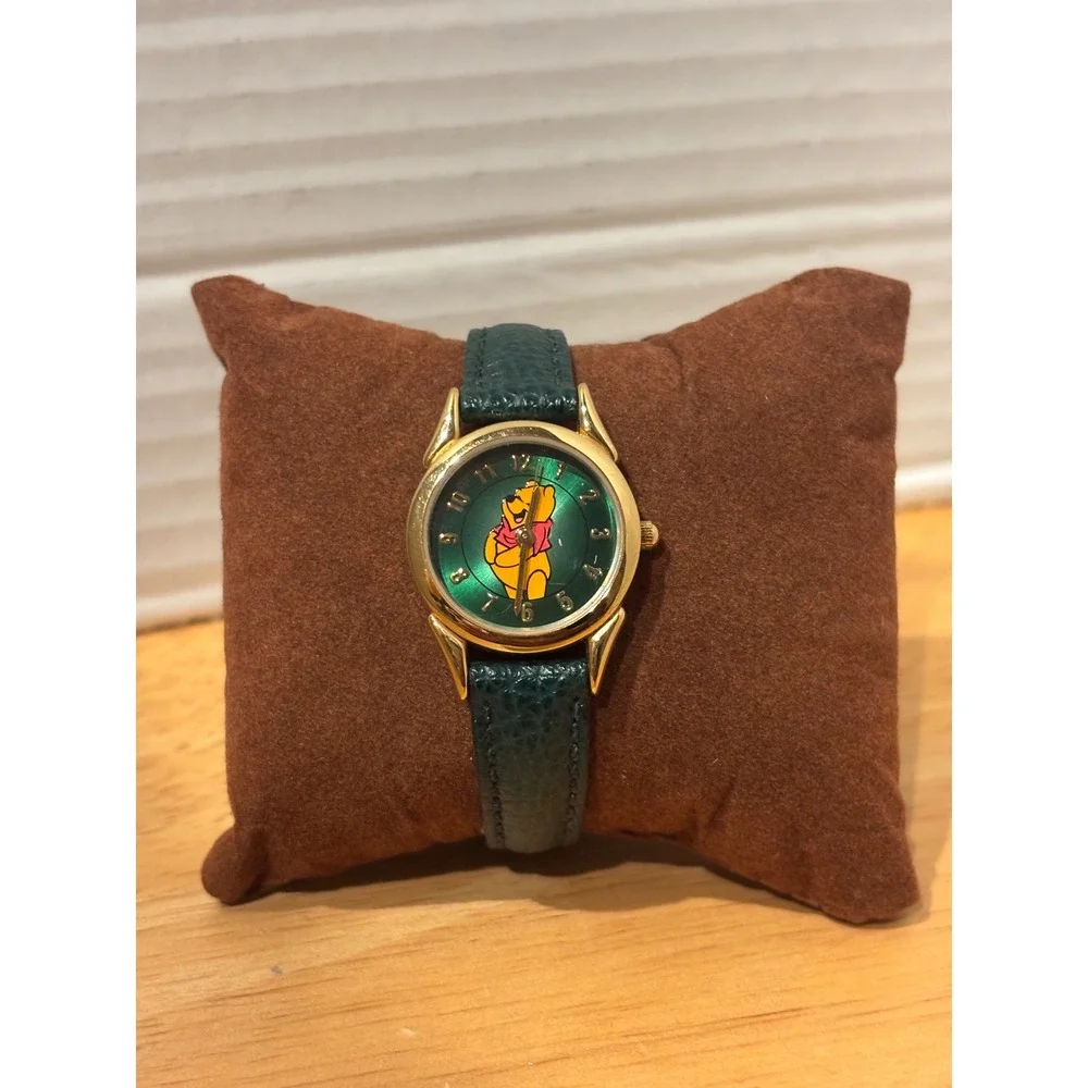 Disney Store Winnie the Pooh Vintage Watch Green Dial Gold Tone Leather DS-1061
